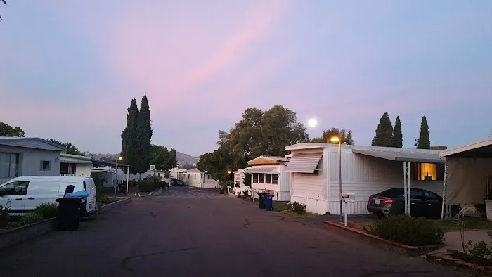 Starlight Mobile Home Park Picture 6