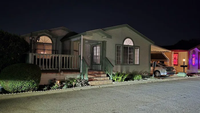 Los Olivos Mobile Home Park Picture 2