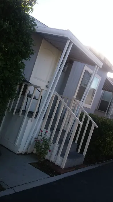 Tradewinds Mobilehome Park Picture 10