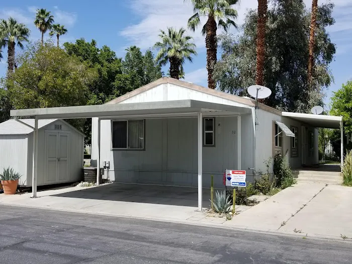 Rancho Mirage Mobile Home Park Picture 7