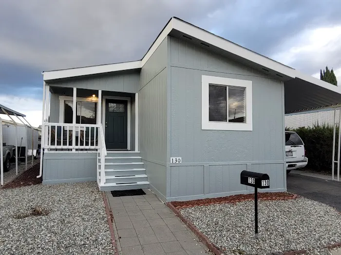 Cordova Estates: Mobile Home Park Picture 6