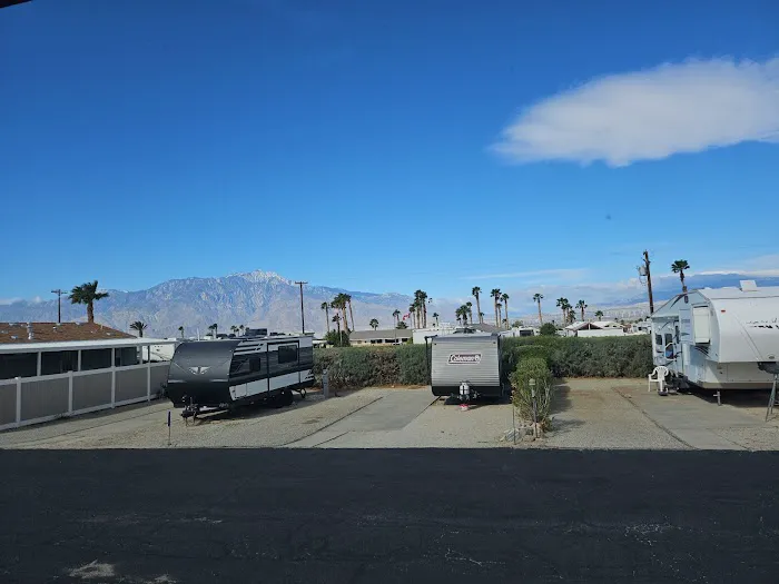 Sparkling Waters Mobile Home & RV Park Picture 4