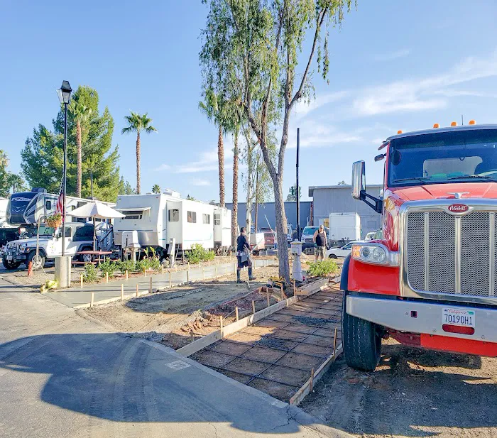 Vacationer RV Resort Picture 7