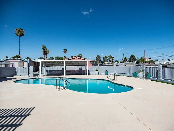 Aqua Vista Family Friendly Community Picture 6