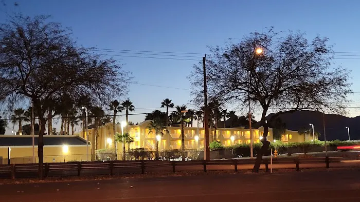 Miracle Mile Picture 3