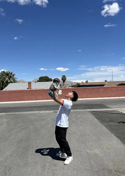 Rulon Earl Mobile Home Park Picture 2