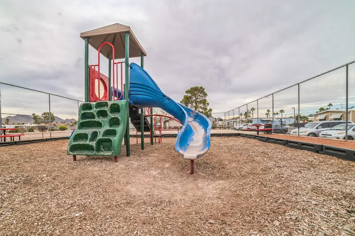 Canyon Heights, all-age manufactured homes community Picture 9