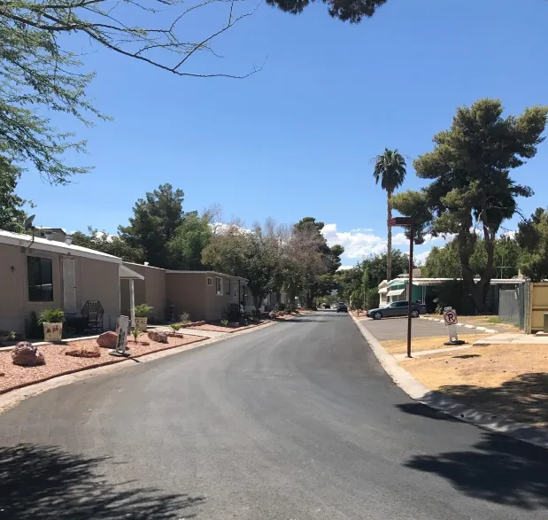 Arrow Palms Mobile Home Park Picture 4