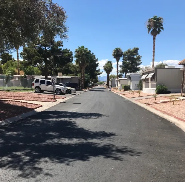 Arrow Palms Mobile Home Park Picture 7