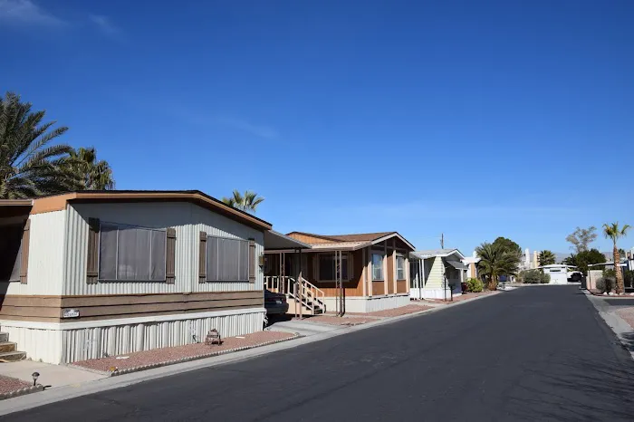 Three Crowns Manufactured Home Community Picture 9