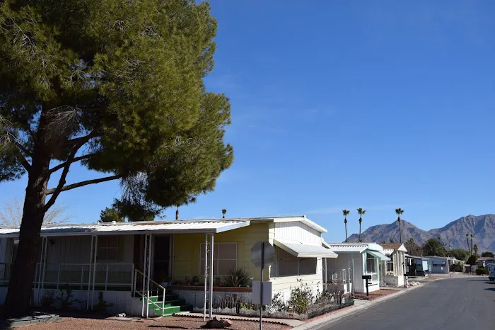 Three Crowns Manufactured Home Community Picture 10