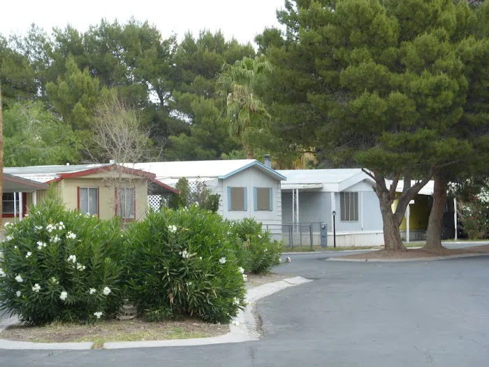 Sunrise Oaks Manufactured Home Community Picture 4