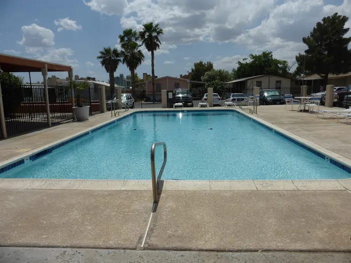 Sunrise Oaks Manufactured Home Community Picture 9