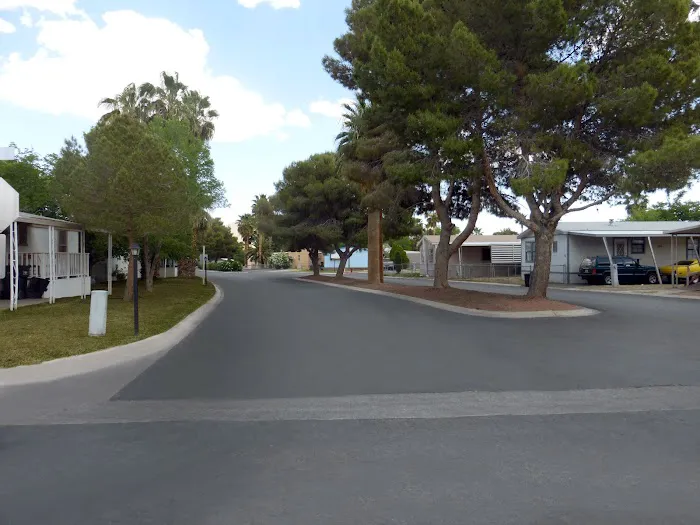 Sunrise Oaks Manufactured Home Community Picture 10