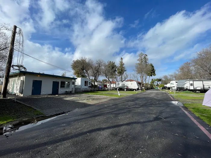 Sleepy Hollow Trailer Park Picture 5