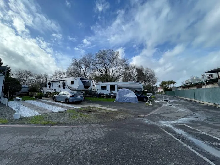 Sleepy Hollow Trailer Park Picture 10