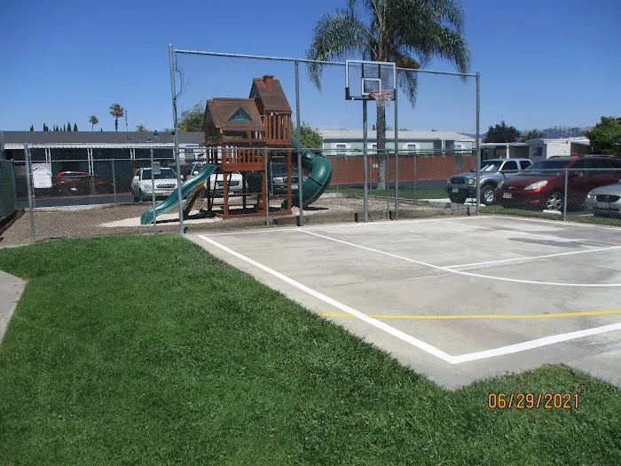 Coyote Creek Mobile Home Community Picture 9
