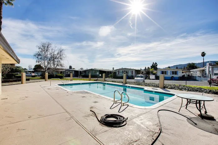Pacific Mobile Estates Picture 1