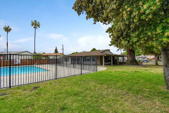 Moffett Mobilehome Park Picture 3