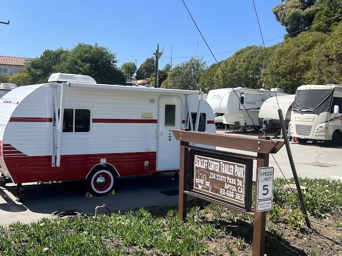 Seacliff Center RV Park Picture 9