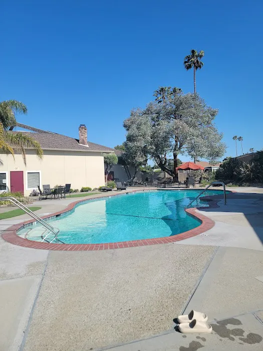 Tropics Mobile Home Park Picture 3