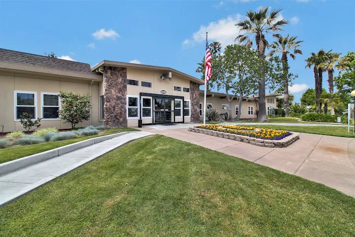 Tropics Mobile Home Park Picture 5