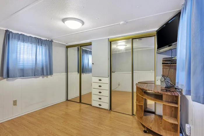 Tropics Mobile Home Park Picture 8