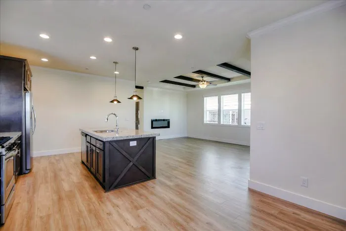 Tropics Mobile Home Park Picture 10