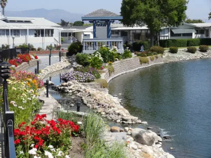 Sherwood Lake Mobile Home Park Picture 8