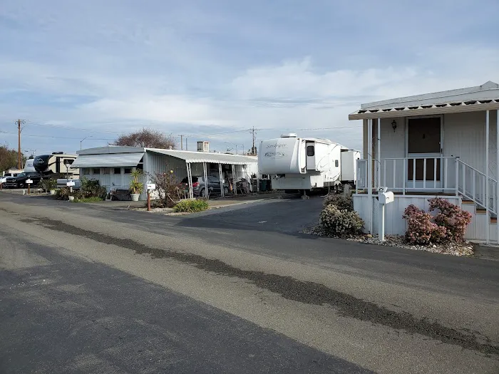 Sandev Mobile Home Park Picture 6