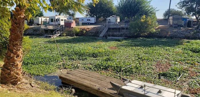 Islander Mobile Home Park Picture 2