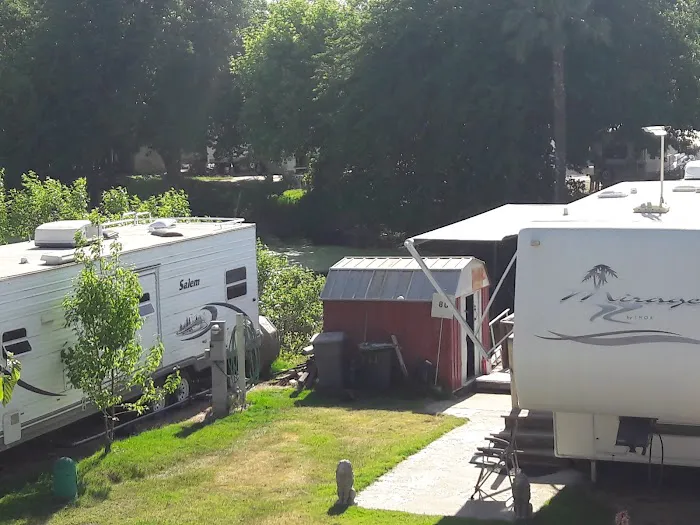 Islander Mobile Home Park Picture 3