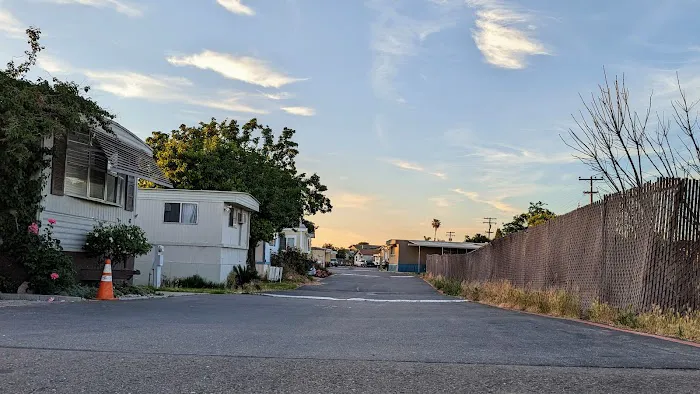 Walnut Grove Mobile Home Park Picture 3