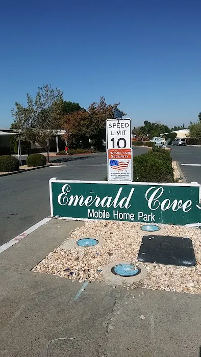 Emerald Cove Mobile Home Park Picture 5