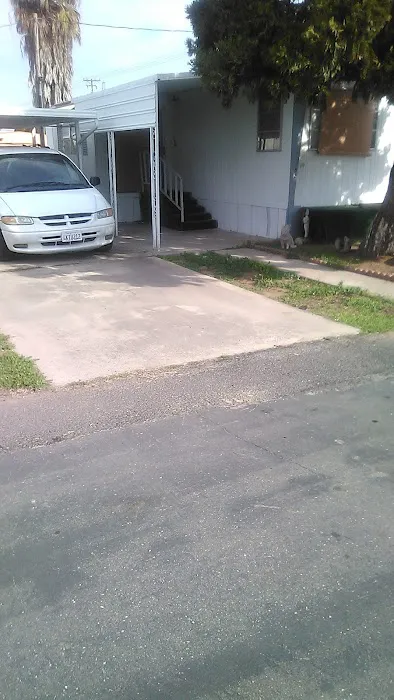 Country Western Mobile Home & RV Park Picture 3