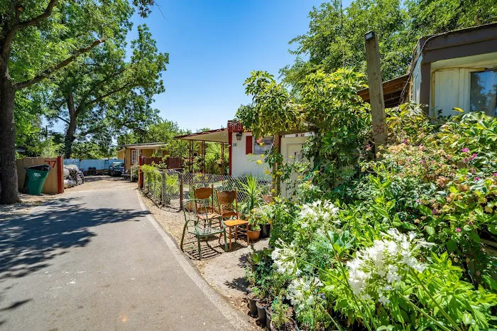 Big Wheel Mobile Home Park Picture 3