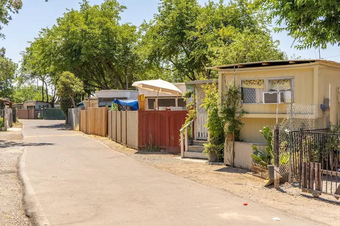 Big Wheel Mobile Home Park Picture 9