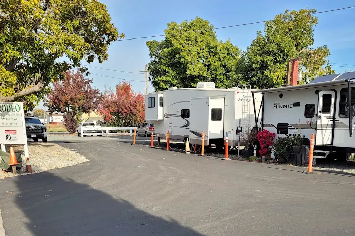 Rodeo Mobile Home & RV Park Picture 8