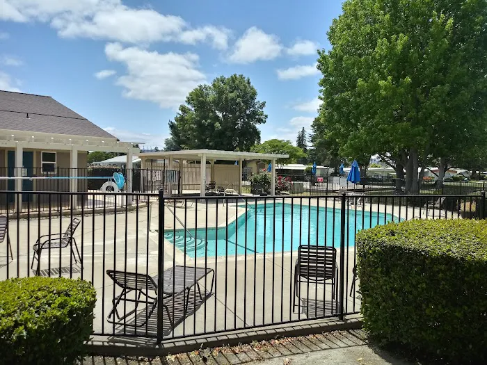 Dalis Gardens Mobilehome Park Picture 2