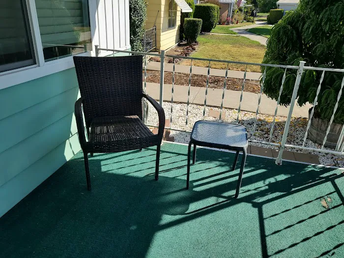 Dalis Gardens Mobilehome Park Picture 9