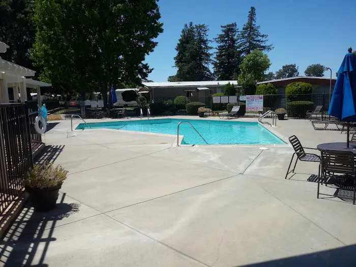 Dalis Gardens Mobilehome Park Picture 5