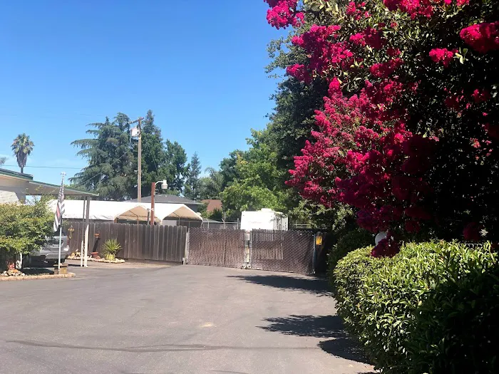 Park Sierra Mobile Home Park Picture 7