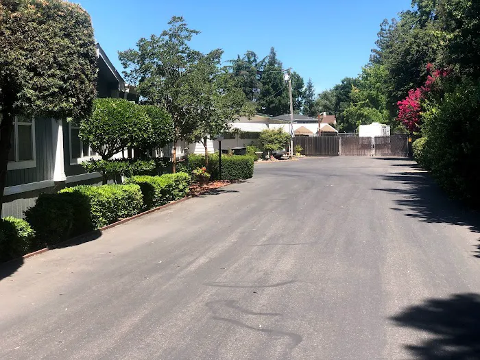 Park Sierra Mobile Home Park Picture 10