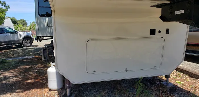 Tradewinds RV Park Picture 9