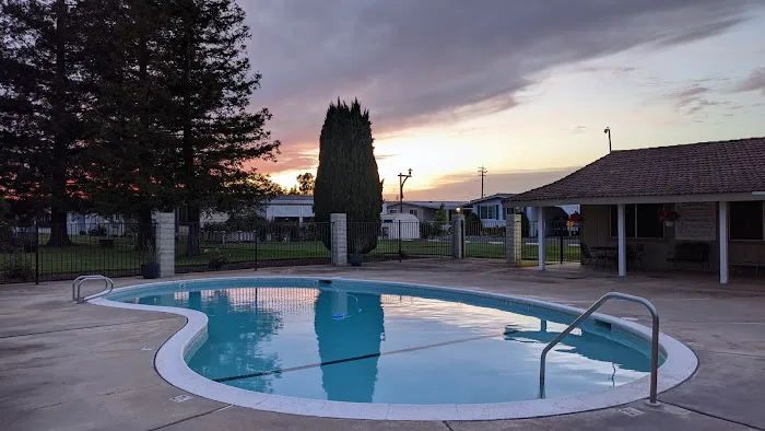 Three Palms Mobile Estates (Senior) Picture 3