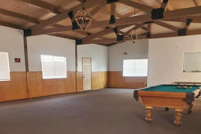 Holiday Manor Mobile Home Park Picture 3