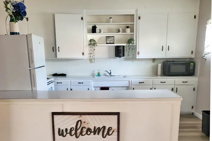 Holiday Manor Mobile Home Park Picture 10