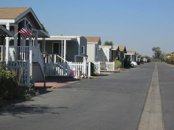 Country Squire Estates Mobile Home Park Picture 1