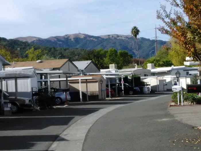 Los Robles Mobile Home Park Picture 1