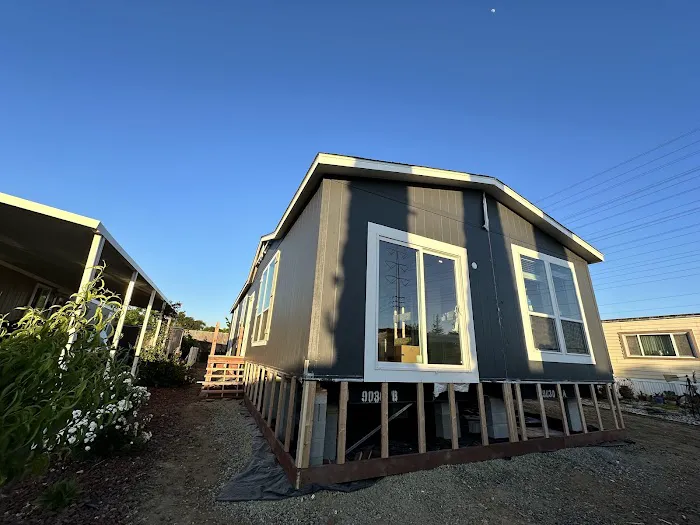 Capital Mobile Estates LLC Picture 1